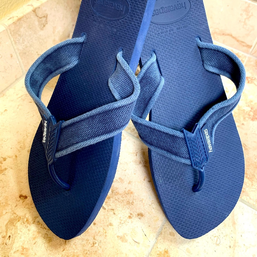 Mens Havaianas size 13 Flip Flops! Like new!
